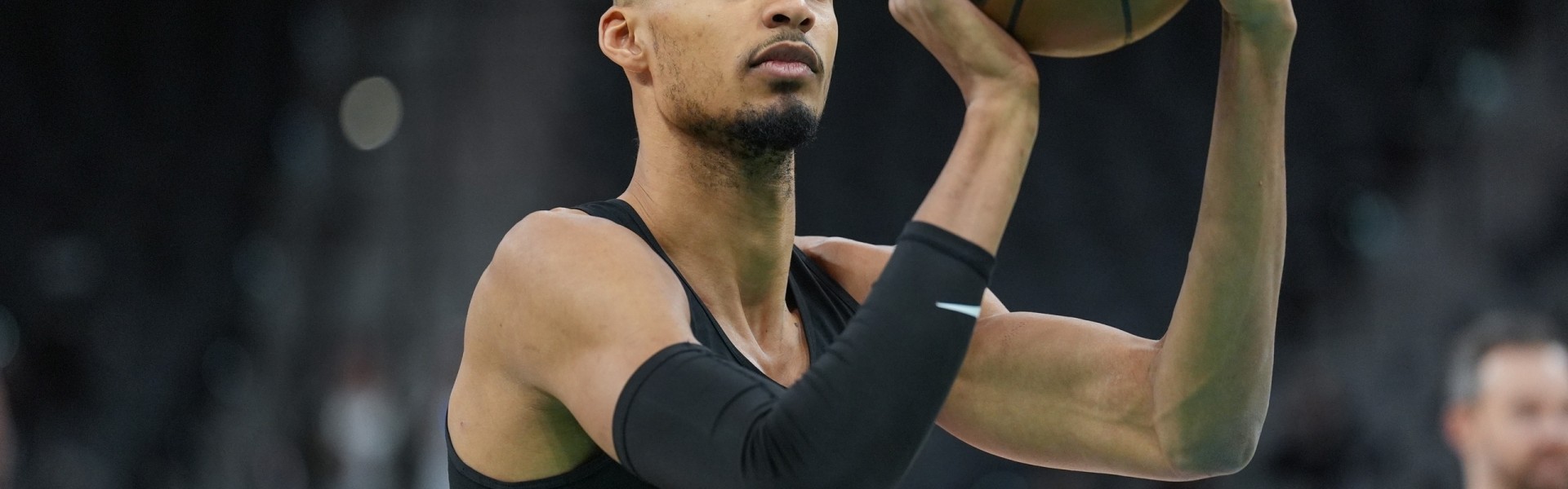 开云下载-文班是历史上达成赛季场均20+10上场时间最少的 仅28.6分钟