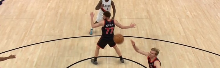 轻松写意！霍勒迪弧顶潇洒妙传助攻克林根顺下暴扣